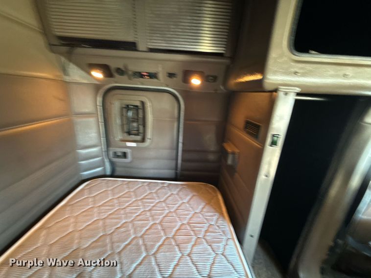 image for item EG2493 2005 Peterbilt 379 semi truck