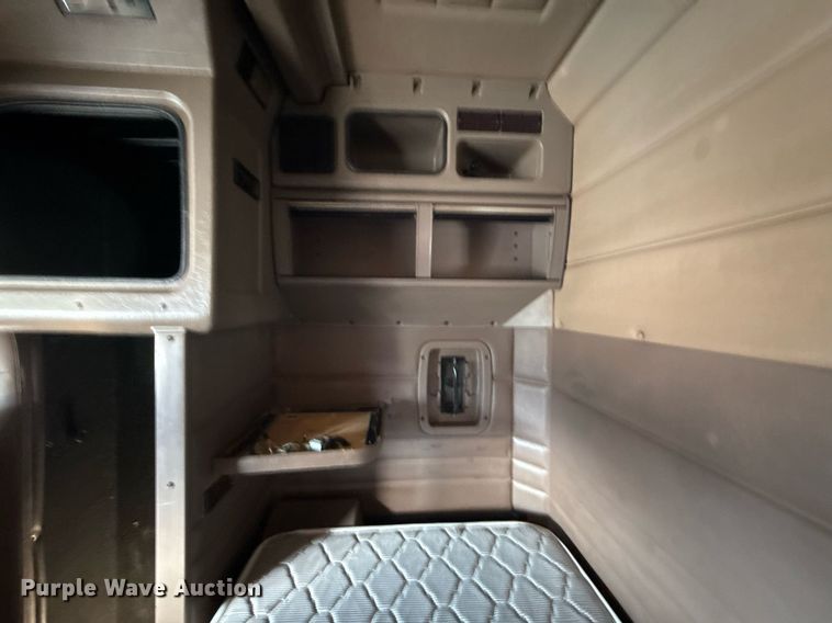 image for item EG2493 2005 Peterbilt 379 semi truck