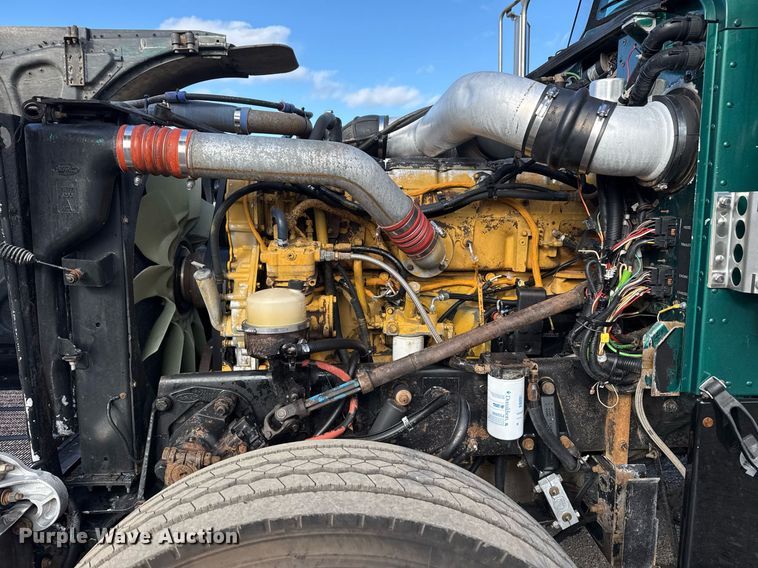 image for item EG2493 2005 Peterbilt 379 semi truck