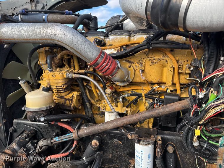 image for item EG2493 2005 Peterbilt 379 semi truck