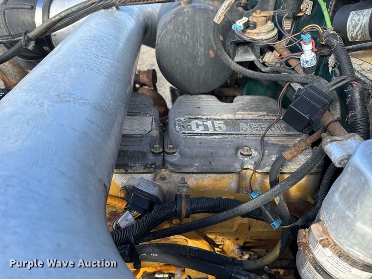 image for item EG2493 2005 Peterbilt 379 semi truck