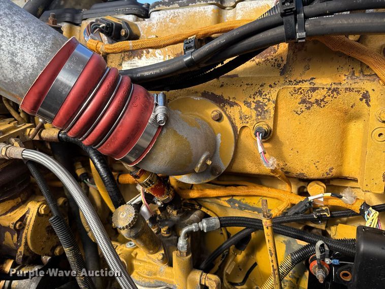 image for item EG2493 2005 Peterbilt 379 semi truck