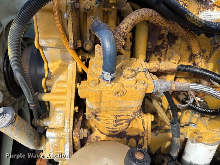 image for item EG2493 2005 Peterbilt 379 semi truck