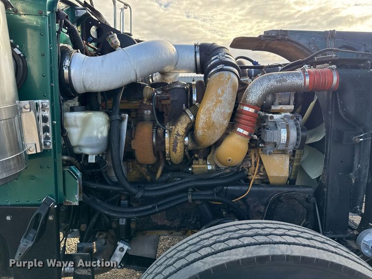 image for item EG2493 2005 Peterbilt 379 semi truck