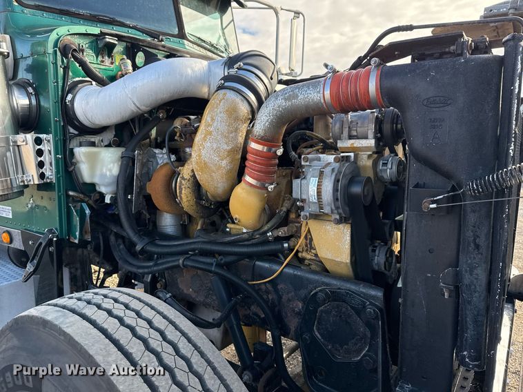 image for item EG2493 2005 Peterbilt 379 semi truck