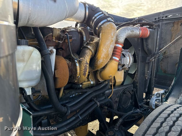 image for item EG2493 2005 Peterbilt 379 semi truck