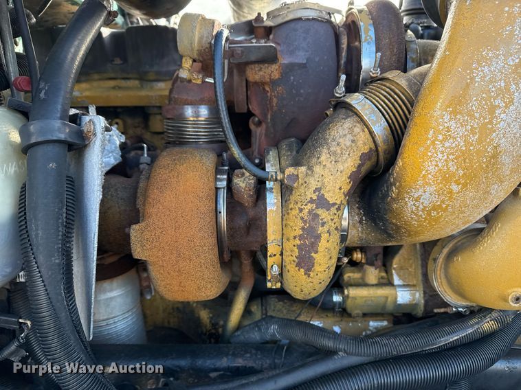 image for item EG2493 2005 Peterbilt 379 semi truck