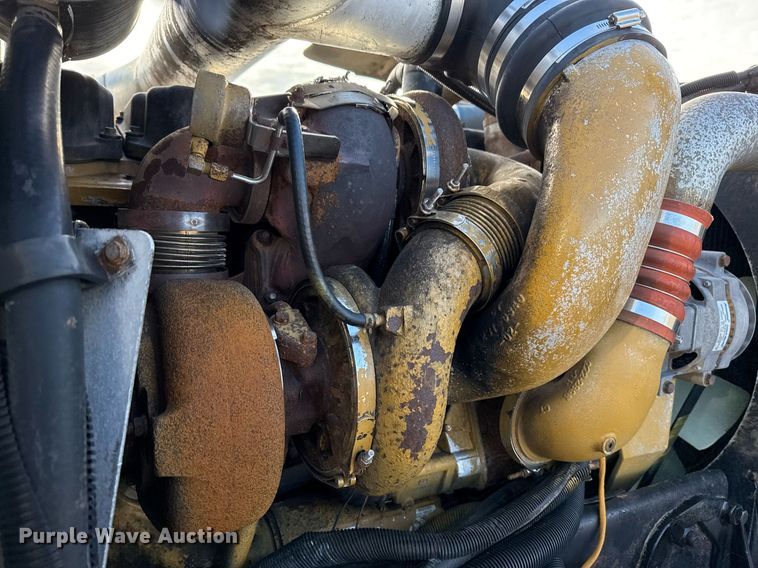 image for item EG2493 2005 Peterbilt 379 semi truck