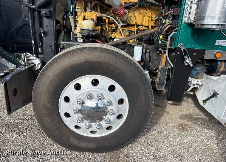 image for item EG2493 2005 Peterbilt 379 semi truck