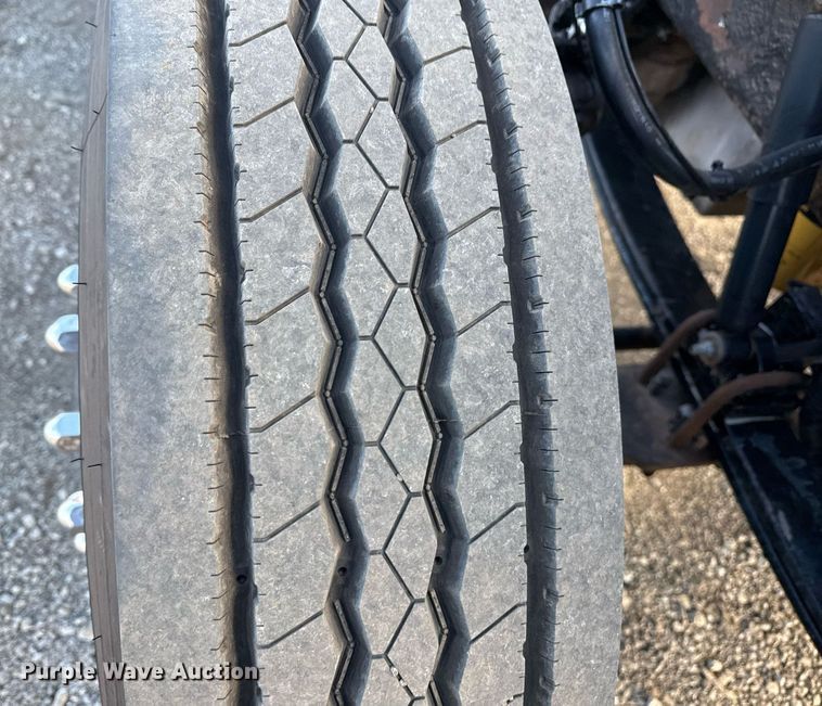 image for item EG2493 2005 Peterbilt 379 semi truck