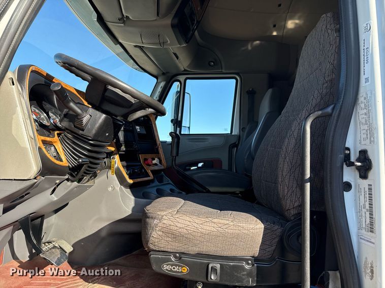 image for item EG2499 2010 International ProStar Premium semi truck