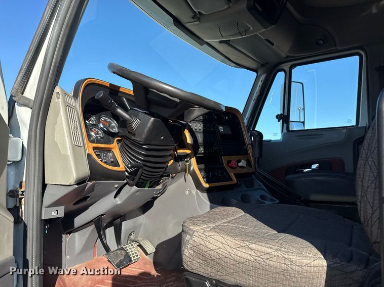 image for item EG2499 2010 International ProStar Premium semi truck