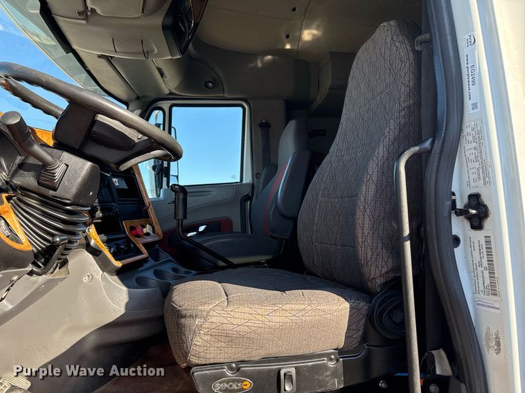 image for item EG2499 2010 International ProStar Premium semi truck