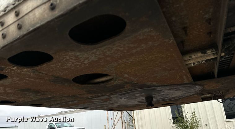 image for item EG7018 2004 Wabash DVDBHPC dry van trailer