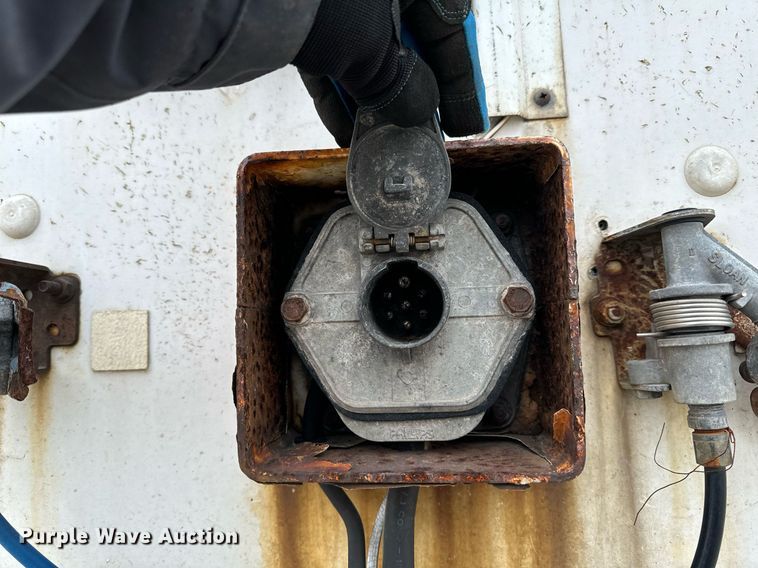 image for item EG7018 2004 Wabash DVDBHPC dry van trailer