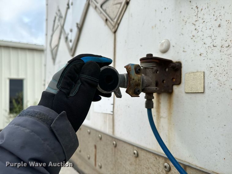 image for item EG7018 2004 Wabash DVDBHPC dry van trailer