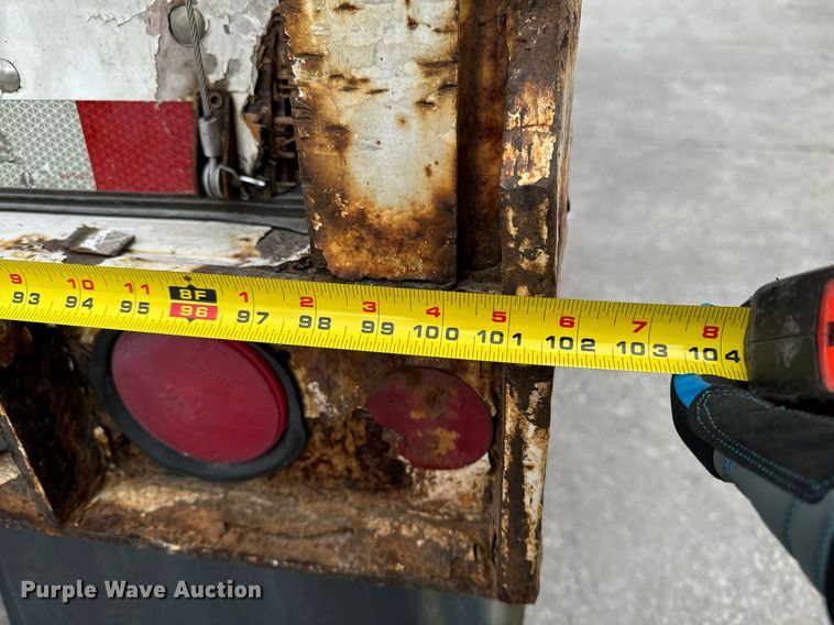 image for item EG7018 2004 Wabash DVDBHPC dry van trailer