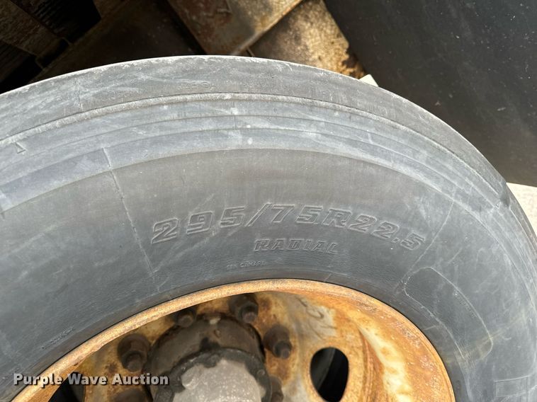 image for item EG7018 2004 Wabash DVDBHPC dry van trailer