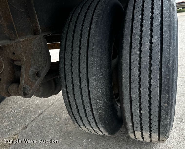 image for item EG7018 2004 Wabash DVDBHPC dry van trailer