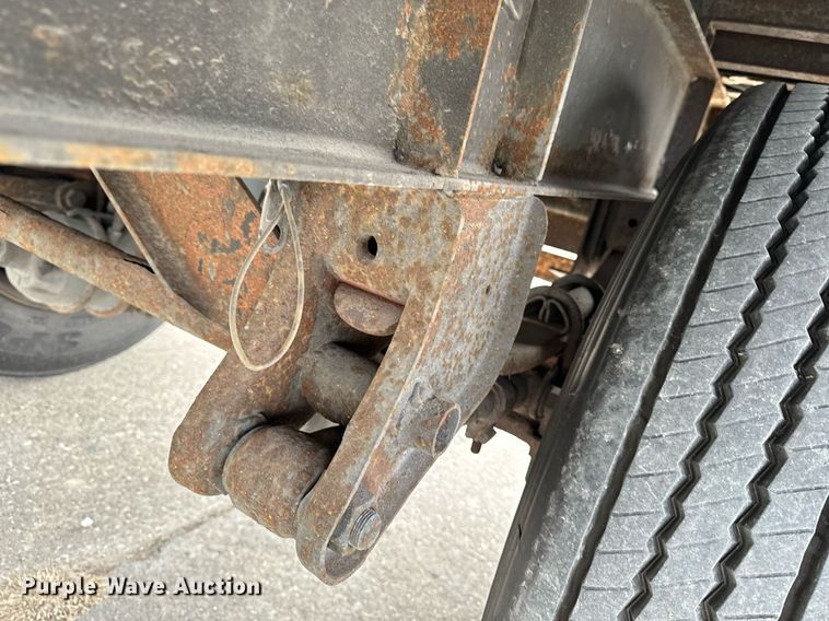 image for item EG7018 2004 Wabash DVDBHPC dry van trailer