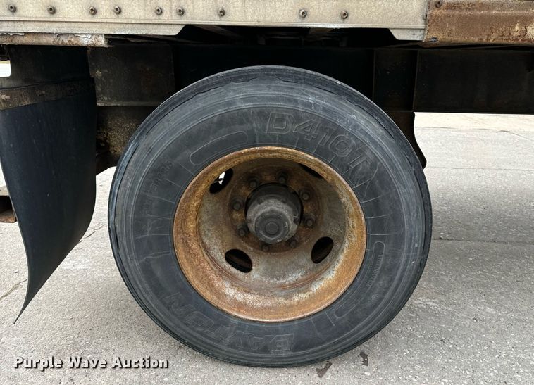 image for item EG7018 2004 Wabash DVDBHPC dry van trailer