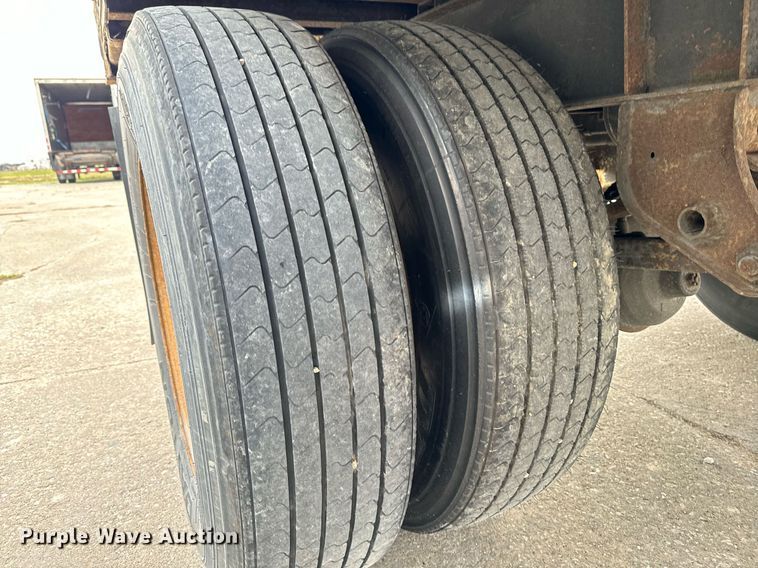 image for item EG7018 2004 Wabash DVDBHPC dry van trailer