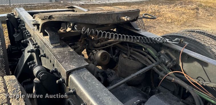 image for item EG7166 2013 Freightliner Cascadia 125 semi truck