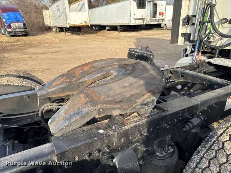 image for item EG7166 2013 Freightliner Cascadia 125 semi truck