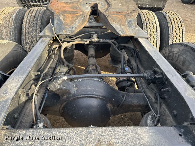 image for item EG7166 2013 Freightliner Cascadia 125 semi truck