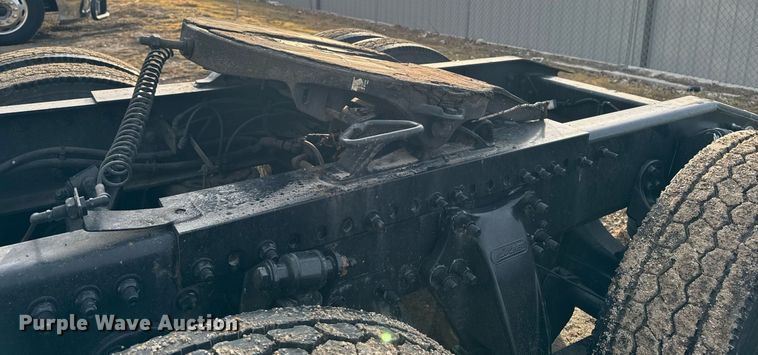 image for item EG7166 2013 Freightliner Cascadia 125 semi truck