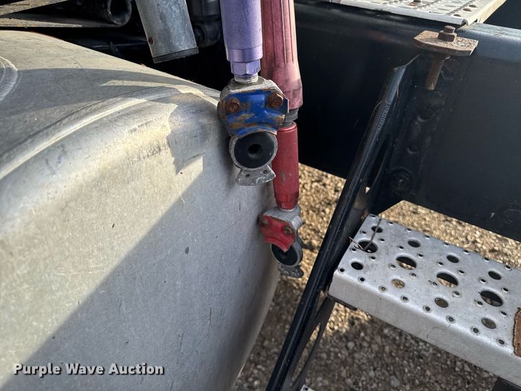 image for item EG7166 2013 Freightliner Cascadia 125 semi truck