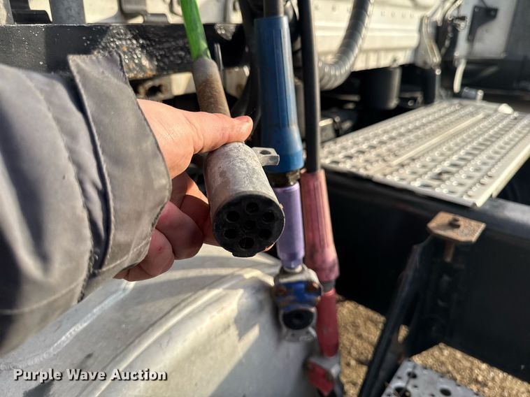 image for item EG7166 2013 Freightliner Cascadia 125 semi truck