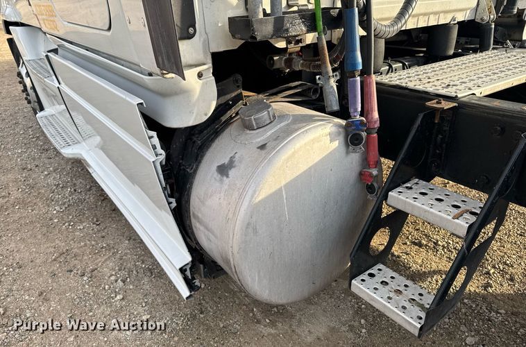 image for item EG7166 2013 Freightliner Cascadia 125 semi truck