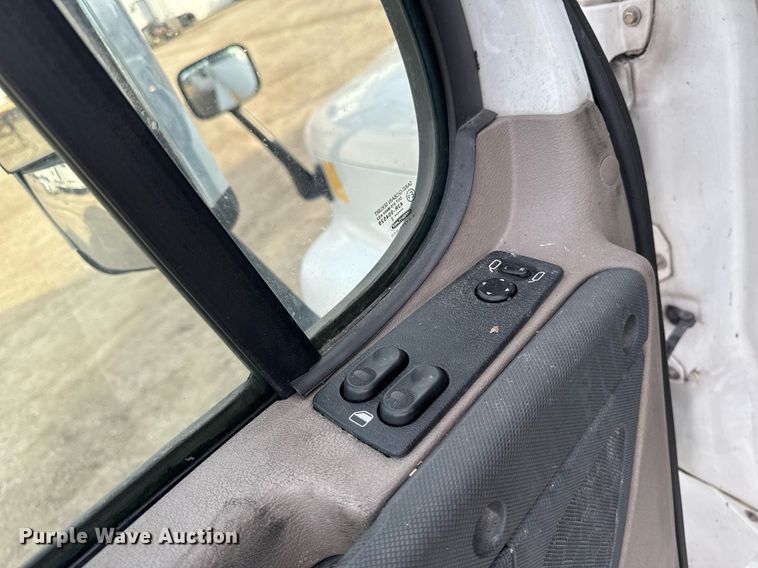 image for item EG7166 2013 Freightliner Cascadia 125 semi truck