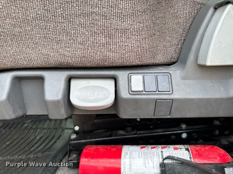 image for item EG7166 2013 Freightliner Cascadia 125 semi truck