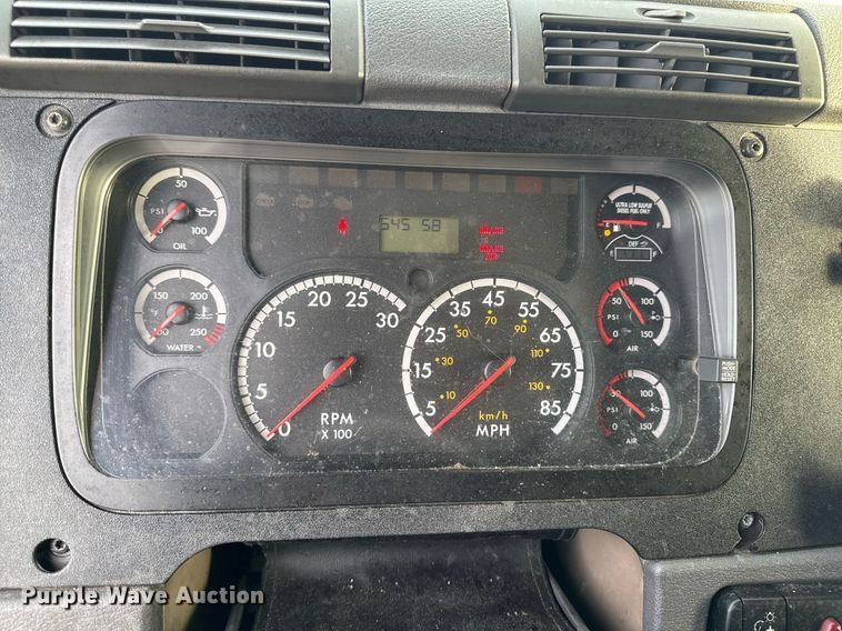 image for item EG7166 2013 Freightliner Cascadia 125 semi truck