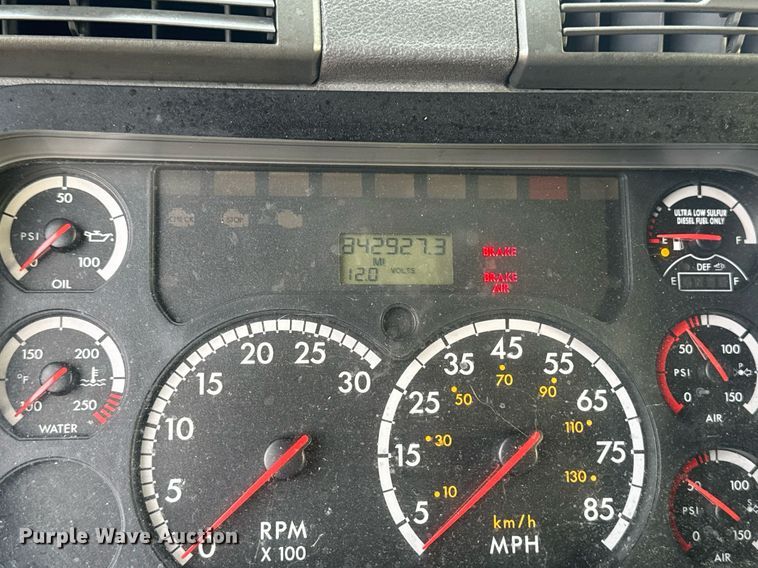 image for item EG7166 2013 Freightliner Cascadia 125 semi truck