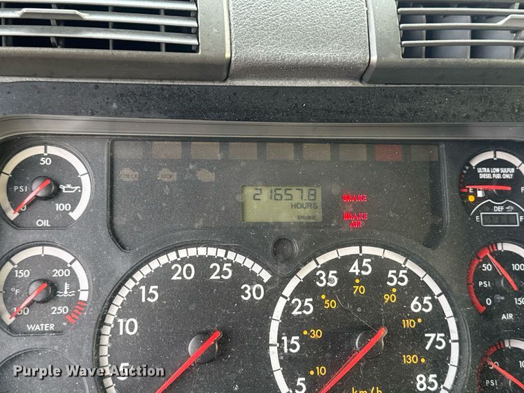 image for item EG7166 2013 Freightliner Cascadia 125 semi truck