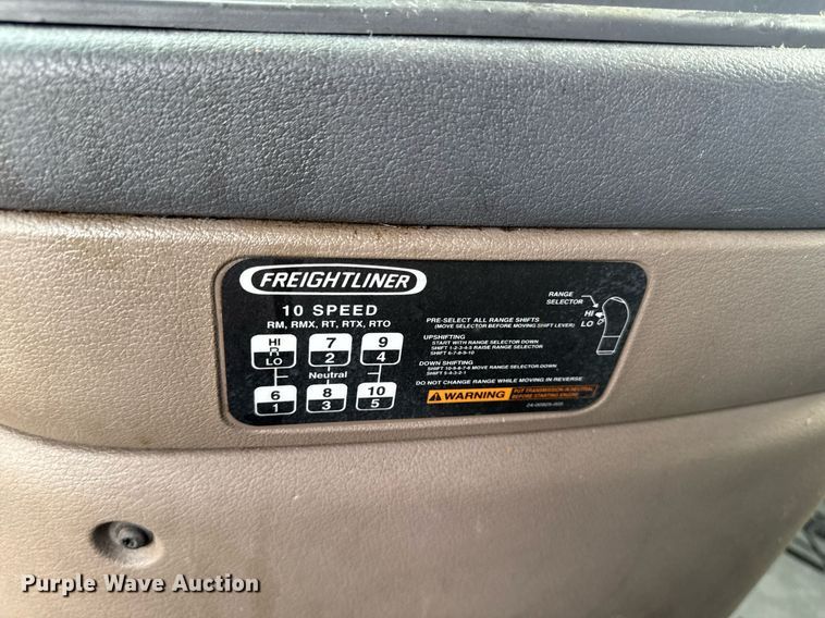 image for item EG7166 2013 Freightliner Cascadia 125 semi truck