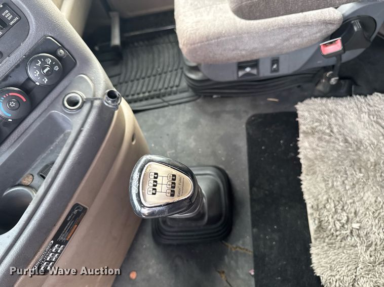 image for item EG7166 2013 Freightliner Cascadia 125 semi truck