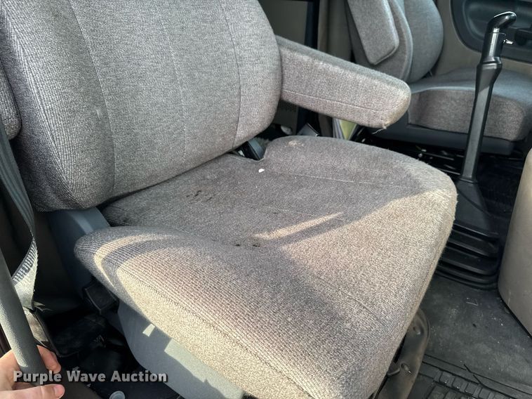 image for item EG7166 2013 Freightliner Cascadia 125 semi truck