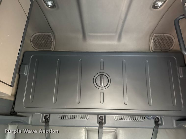 image for item EG7166 2013 Freightliner Cascadia 125 semi truck