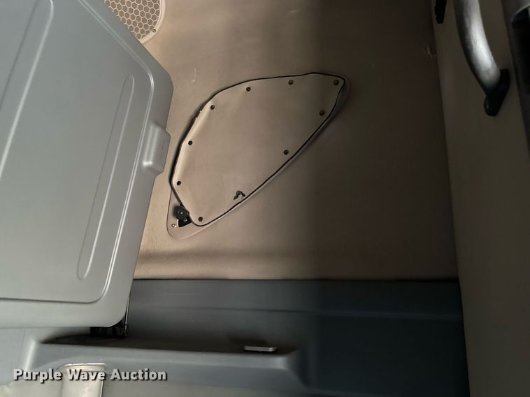 image for item EG7166 2013 Freightliner Cascadia 125 semi truck