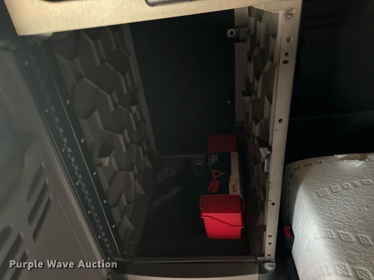 image for item EG7166 2013 Freightliner Cascadia 125 semi truck