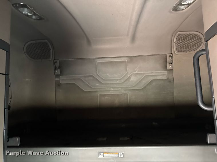 image for item EG7166 2013 Freightliner Cascadia 125 semi truck