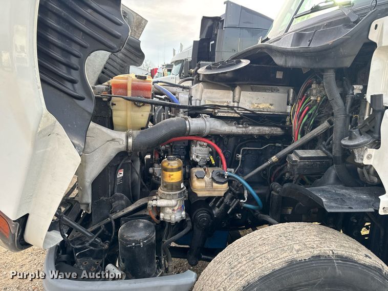 image for item EG7166 2013 Freightliner Cascadia 125 semi truck