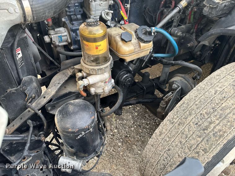 image for item EG7166 2013 Freightliner Cascadia 125 semi truck