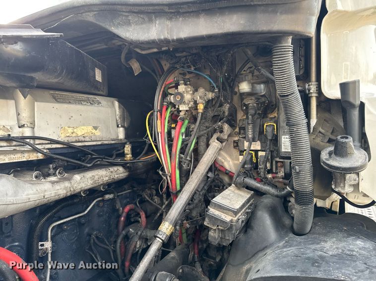 image for item EG7166 2013 Freightliner Cascadia 125 semi truck