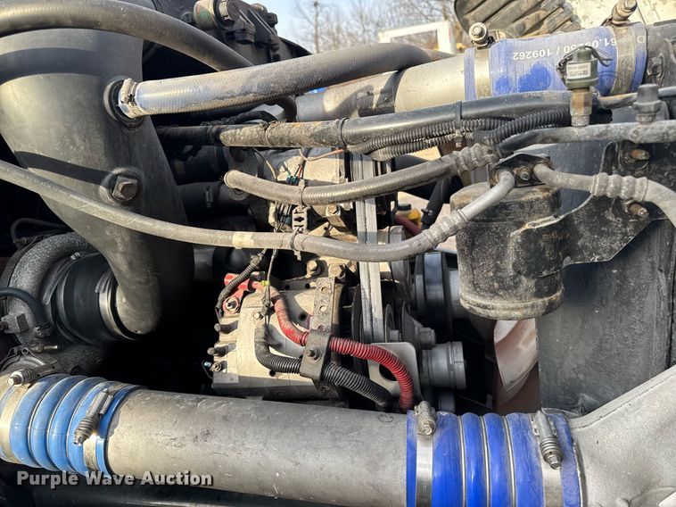 image for item EG7166 2013 Freightliner Cascadia 125 semi truck