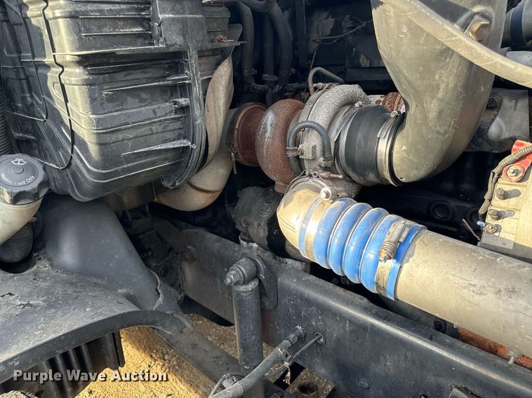 image for item EG7166 2013 Freightliner Cascadia 125 semi truck